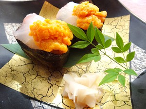 桜鯛とウニの軍艦巻き